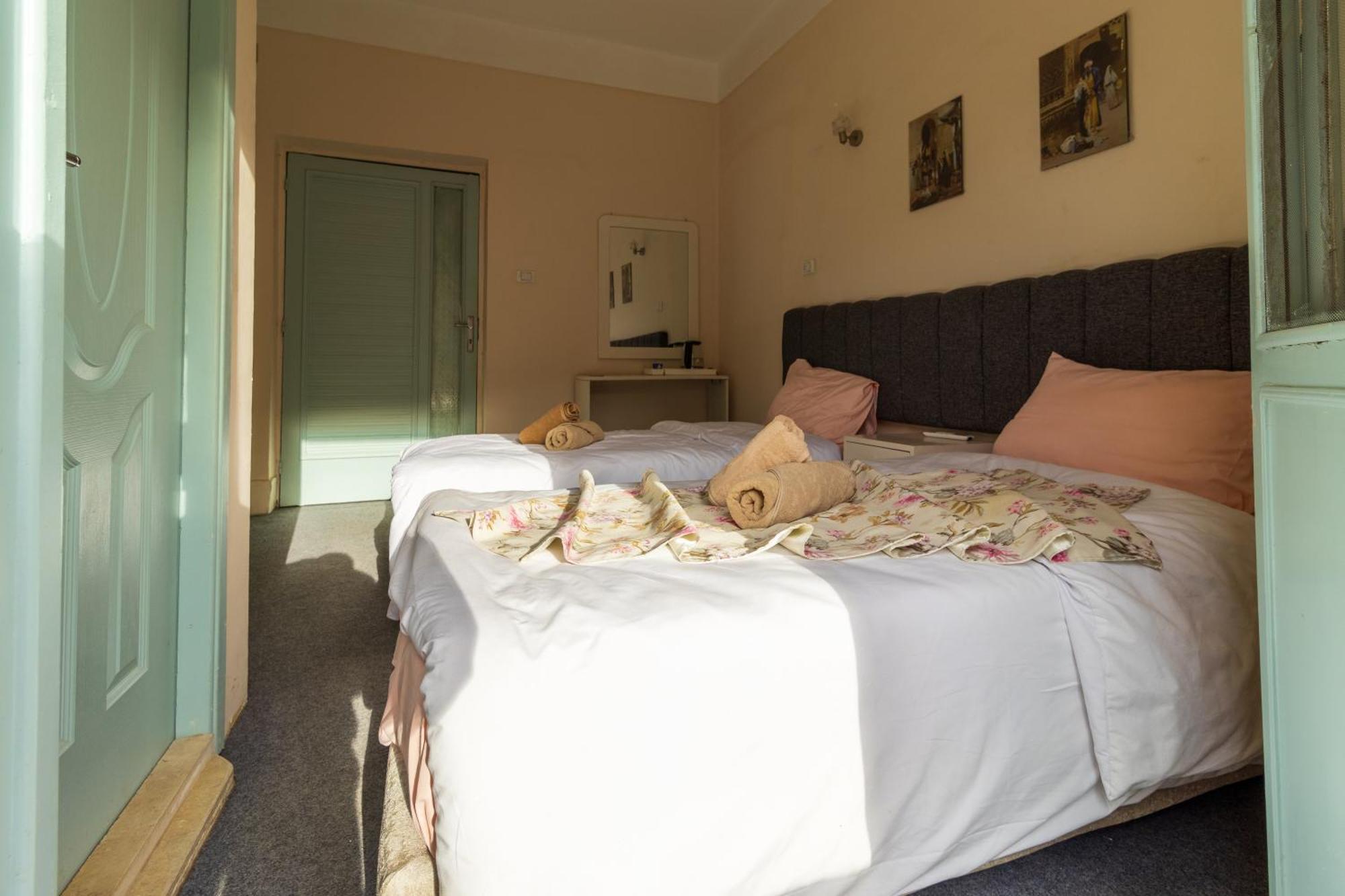 The Grand Pyramids View Hotel Kafrat al Jabal Quarto foto